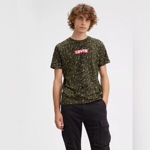 Levi's - Camo Box Tab Graphic T-shirt
